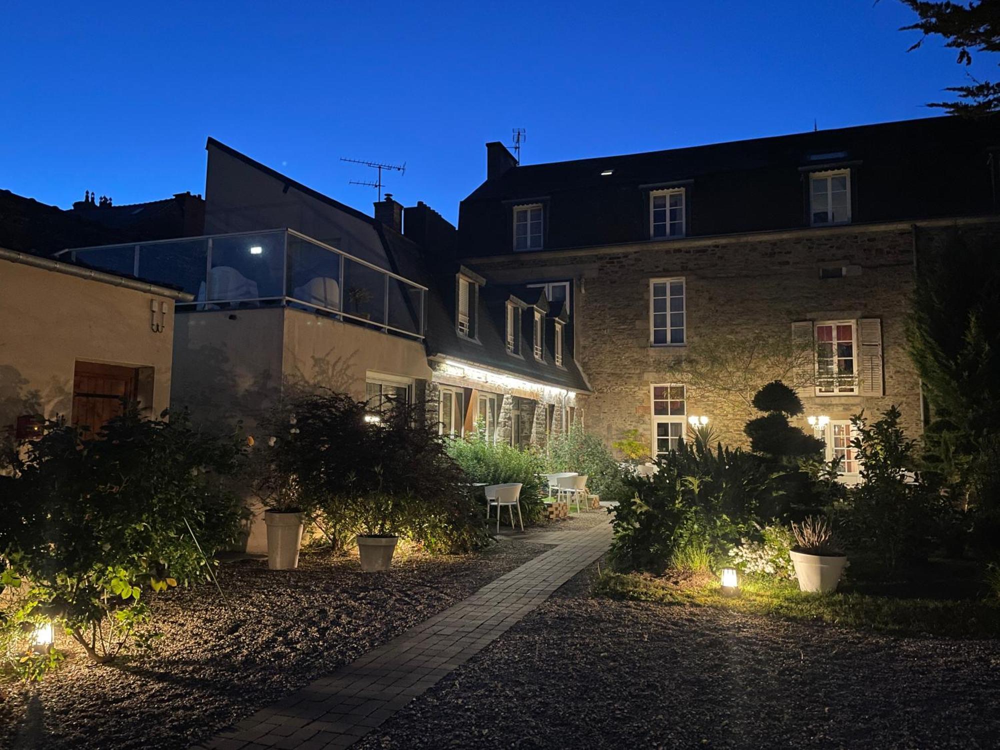 Hôtel Victor Hugo Pontorson Exterior foto